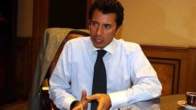 وزير الشباب والرياضة يطالب 