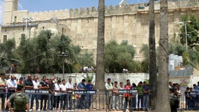 مستوطنون يقيمون حفلا في الحرم الإبراهيمي بالخليل