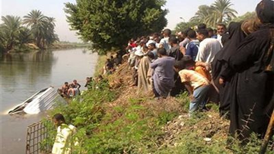 مصرع طفلة وإصابة 4 في انقلاب سيارة داخل ترعة ببني سويف