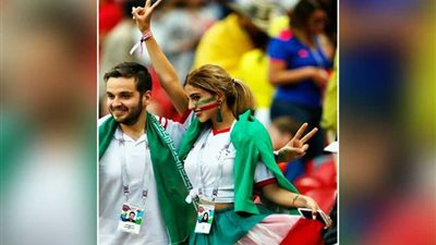 المدرجات تكشف زيف القناعات.. الحجاب الإيراني يتلاشى في روسيا