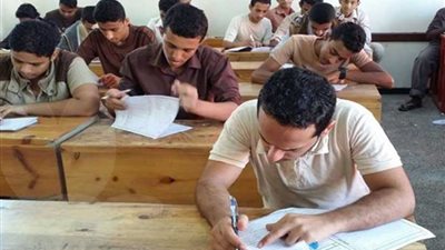 طالبان يحاولان تسريب امتحان علم النفس بلجنة المدرسة الإعدادية بمركز البداري