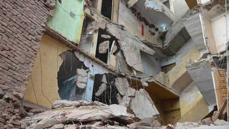 انهيار عقار قديم