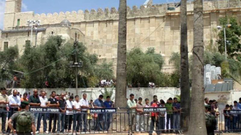 مستوطنون يقيمون حفلا