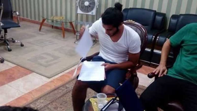 بديل طارق حامد يوقع