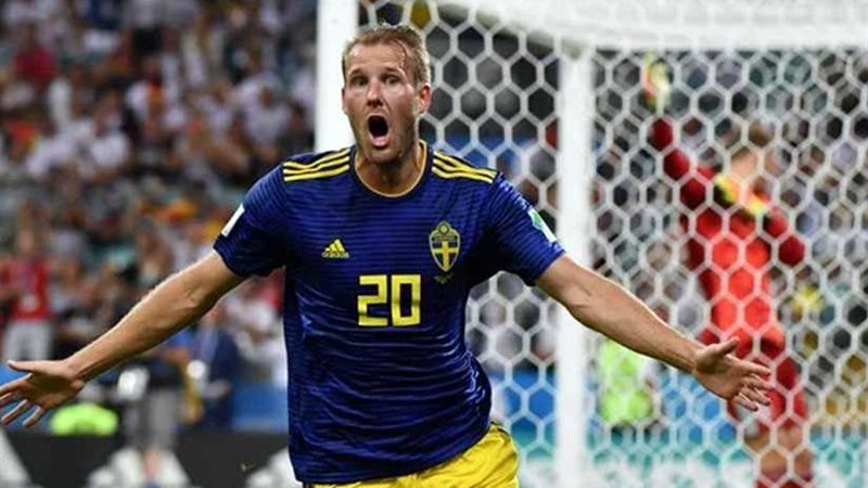 السويد تتقدم بهدف