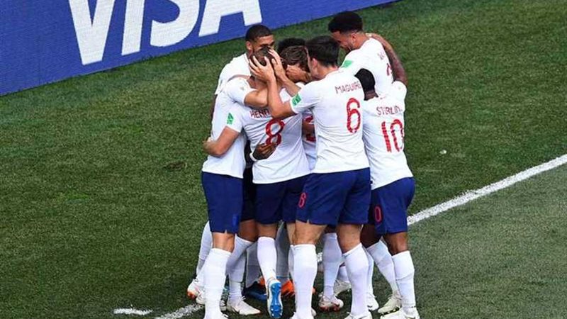 إنجلترا تتقدم بهدفين