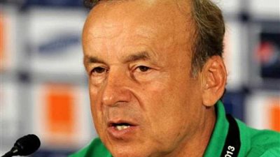 مدرب نيجيريا:نعشق ميسي ولكن هدفنا التأهل لثمن نهائي كأس العالم