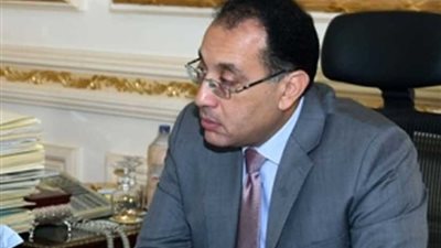 مدبولي يكرم وزير الشباب السابق