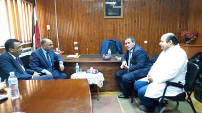 وفد من المجالس الطبية المتخصصة يتفقد مركز أورام طنطا (صور)