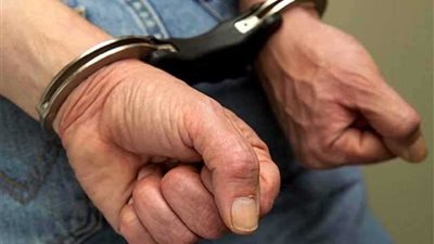 النيابة تبدأ التحقيق مع رئيس شركة مياه الشرب بالجيزة لتقاضيه رشوة