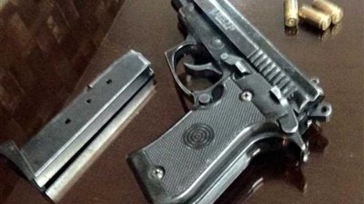 صاحب محل محمول يفتح النار على ربة منزل ورضيعها في المرج