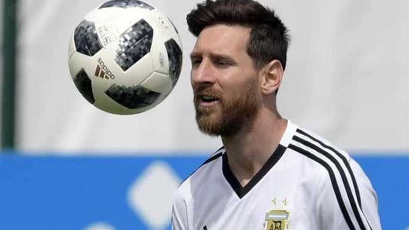 ميسي: لن أعتزل قبل