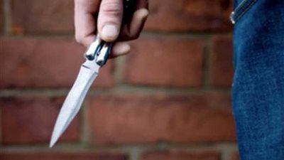 طالب يطعن زميله بسكين بالبحيرة