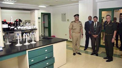 وزير الشباب والرياضة يزور معمل القوات المسلحة للكشف عن المنشطات