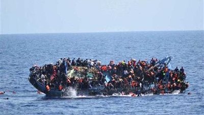 مصادر ليبية: غرق قارب شرق طرابلس به 100 مهاجر