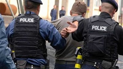 توقيف ثلاثة أشخاص متهمين بالتخطيط لاعتداءات إرهابية في كوسوفو