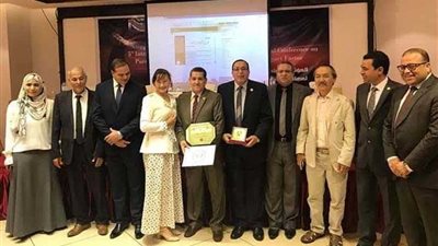 عميد تربية المنوفية يفوز بجائزة ”دبي˝