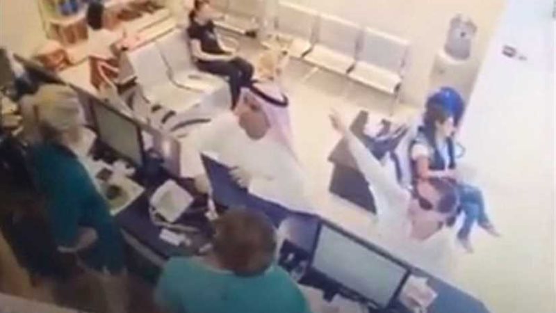 خليجي يبصق على وجه