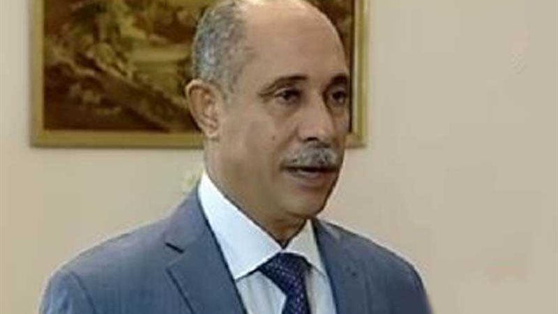 وزير الطيران يجرى