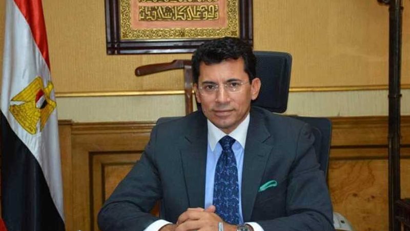 وزير الشباب يهنىء