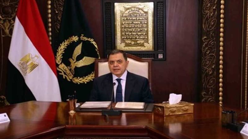 وزير الداخلية يكرم