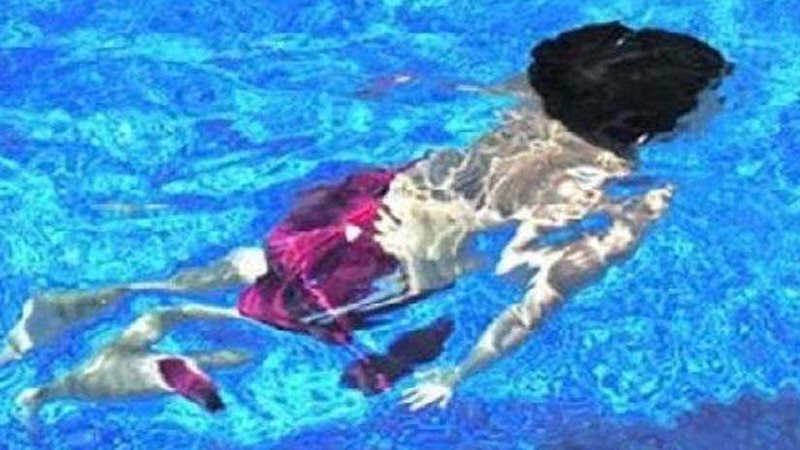 غرق طفل بحمام سباحة
