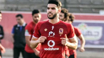 الأهلي يعاقب أزارو بالغرامة