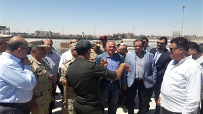 وزير الري ورئيس الهيئة الهندسية بالقوات المسلحة يتفقدان قناطر أسيوط الجديدة (صور)