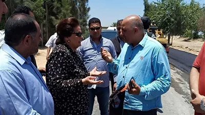 محافظ البحيرة تتابع أعمال الرصف بقرى مركز أبو المطامير