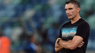 كارتيرون يجتمع بجهازه المعاون لوضع خطة معسكر الأهلي