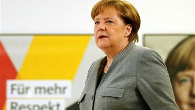 اتفاق بين ميركل ووزير داخليتها ينقذ الائتلاف الحكومي من الانهيار