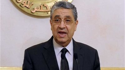 وزير الكهرباء أمام 