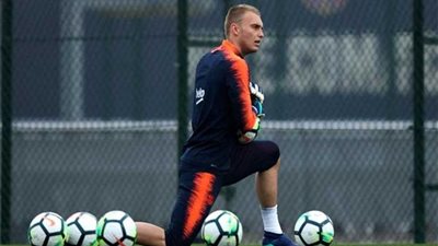 ليفربول ينفي اعتزامه التعاقد مع حارس مرمى برشلونة