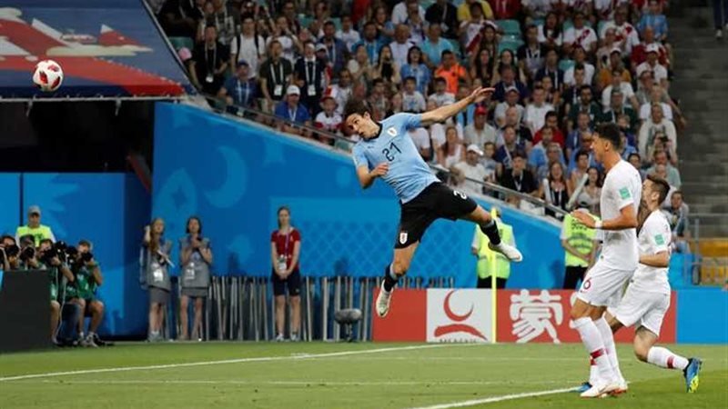 برأسية «كافاني»..