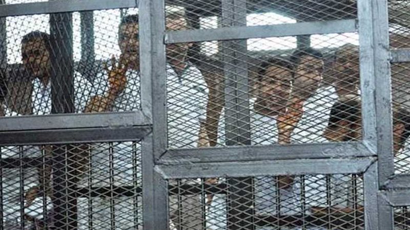 محاكمة 304 متهمين