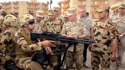 الفريق محمد فريد يتفقد الاستعداد القتالي للقوات الخاصة ويشاركهم تنفيذ الأنشطة التدريبية