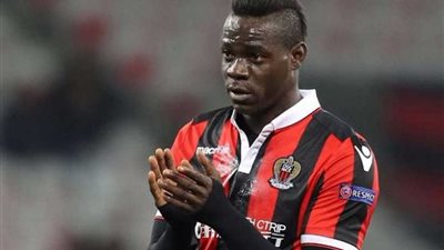 بالوتيلي يرفض عرضا صينيا بـ30 مليون يورو