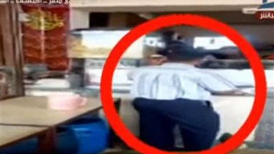 النقل تجازي سائق قطار ومساعده بسبب نزولهما لشراء وجبة طعام