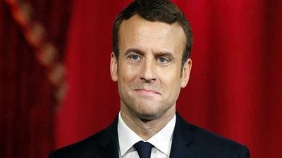 شاهد ..ماكرون يرقص على موسيقى الجاز في نيجيريا