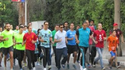وزير الشباب والرياضة يقود ماراثون جري بمصر الجديدة