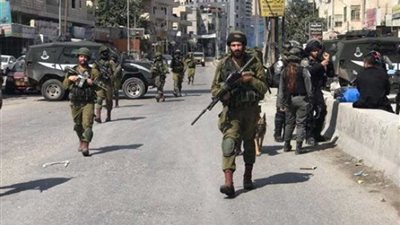 الاحتلال يوزع منشورات تهديدية على مواطني بلدة الخضر