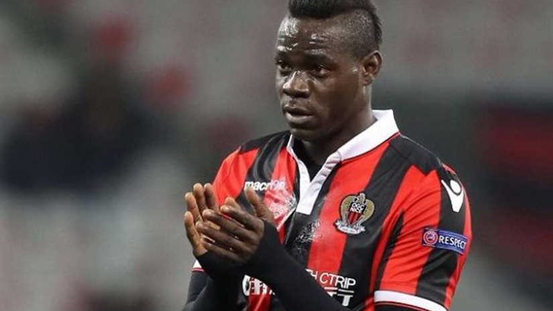 بالوتيلي يرفض عرضا