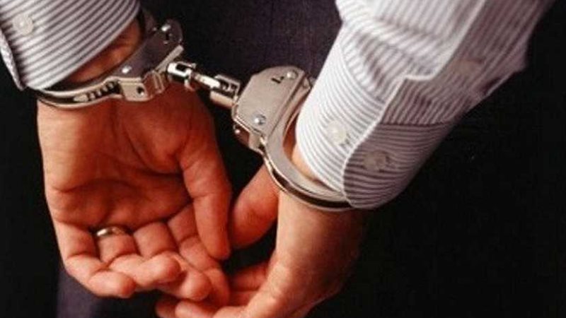 ضبط موظف بالعريش