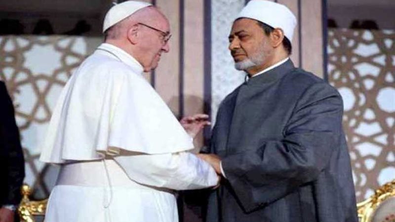 الإمام الأكبر يعزي