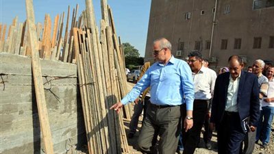محافظ القليوبية يتفقد عددا من المشروعات القومية بتكلفة 285 مليون جنيه بشبرا الخيمة (صور)