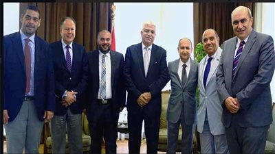وزير التجارة والصناعة يبحث سبل تطوير القطاع والنهوض بصادراته