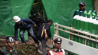 فرق الإنقاذ تحرر 11 طفلًا من المحاصرين بكهف في تايلاند