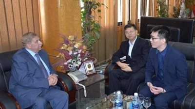 محافظ الإسماعيلية يكرم القنصل الصيني