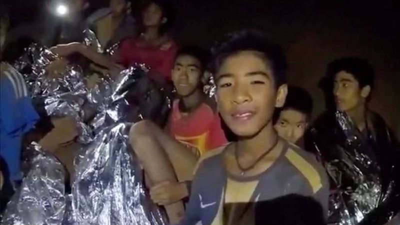 إنقاذ 6 من الصبية