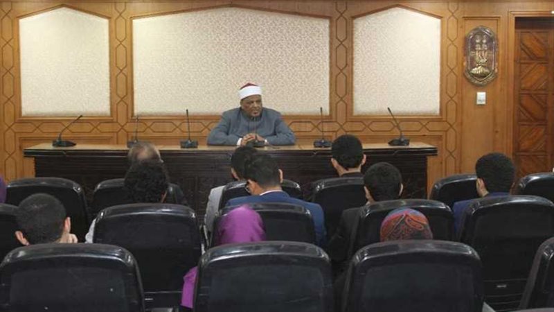 وكيل الأزهر يلتقي